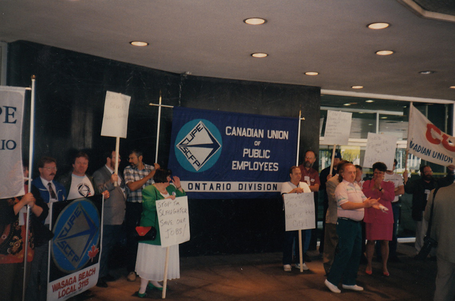 Rally at city hall during the CUPE Ontario Division Convention, 1993. Courtesy of Ed Thomas.