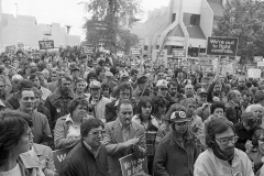On October 14, 1976, thousands of Hamilton workers joined others across the country in a general strike against wage controls that placed ceilings on private and public-sector incomes in a period of high inflation. Many of them marched on the streets and congregated outside city hall, 1976. Courtesy of The Hamilton Spectator Collection, Local History & Archives Department, Hamilton Public Library.
